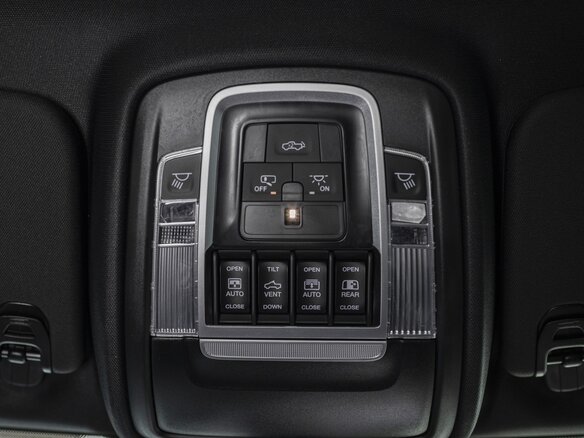 2025 Ram 1500 RHO V Рестайлинг, зелёный, 12953911 рублей - вид 31