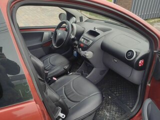 2009 Peugeot 107 I Рестайлинг, оранжевый, 350000 рублей, вид 4