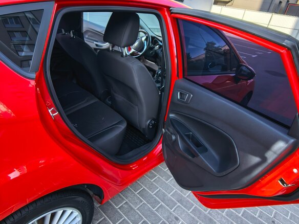 2017 Ford Fiesta Mk6 Рестайлинг, красный, 840000 рублей - вид 17