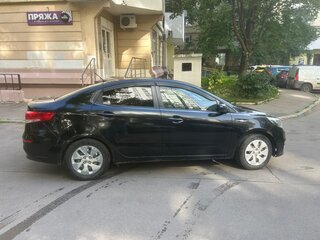 2015 Kia Rio III Рестайлинг, чёрный, 540000 рублей, вид 3
