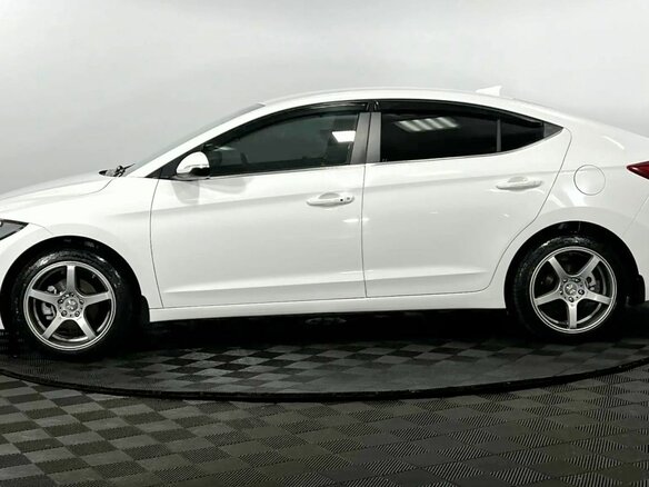 2017 Hyundai Elantra VI (AD), белый, 1600000 рублей - вид 8