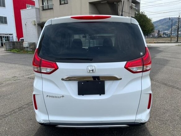 2023 Honda Freed+ II Рестайлинг, белый, 1287000 рублей - вид 4