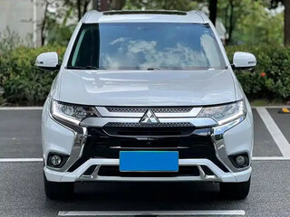 2022 Mitsubishi Outlander III Рестайлинг 3, белый, 2100000 рублей, вид 4