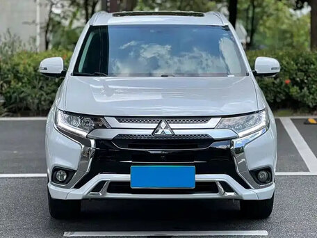 2022 Mitsubishi Outlander III Рестайлинг 3, белый, 2100000 рублей, вид 4