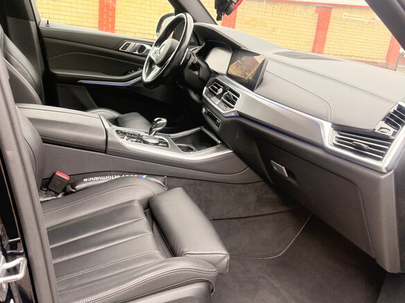 2019 BMW X5 M50d IV (G05/G18), чёрный, 7300000 рублей - вид 9