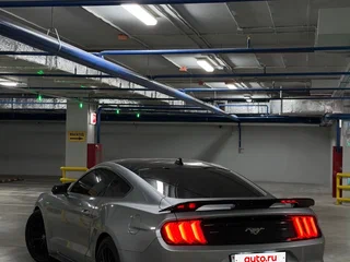2020 Ford Mustang VI Рестайлинг, серебристый, 1990000 рублей, вид 3
