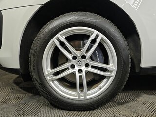 2021 Porsche Macan I Рестайлинг 2, серый, 6200000 рублей, вид 3