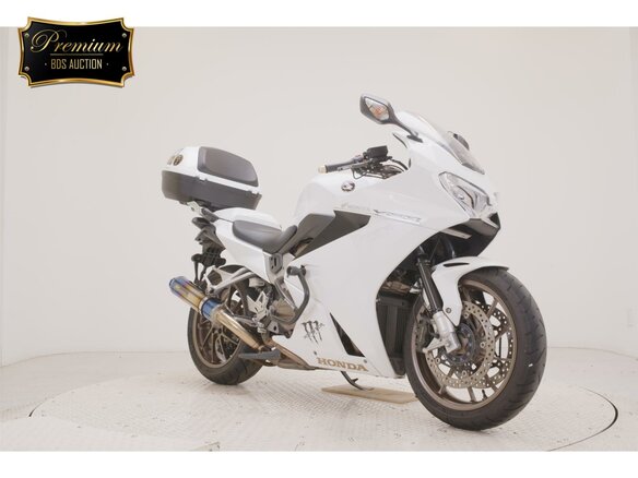 2016 Honda VFR 800, белый - вид 2