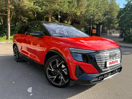 2022 Audi Q5 e-tron 50, красный, 4650000 рублей, вид 3