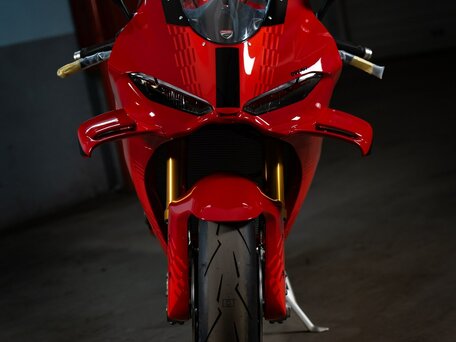 2026 Ducati Panigale V4, красный, 4250000 рублей, вид 4