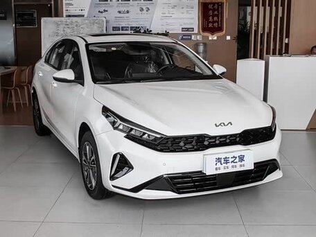 2026 Kia K3 II (China Market) Рестайлинг, белый, 2000000 рублей, вид 3