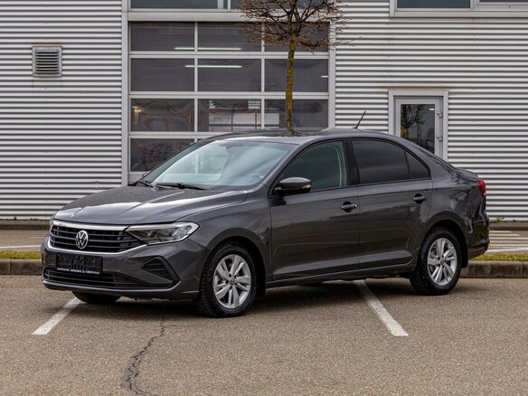 2022 Volkswagen Polo VI, серый, 1395000 рублей