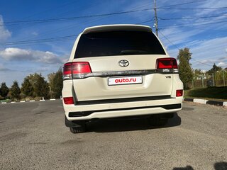 2017 Toyota Land Cruiser 200 Series Рестайлинг 2, белый, 5999000 рублей, вид 5