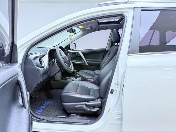 2018 Toyota RAV4 IV (XA40) Рестайлинг, белый, 1680000 рублей - вид 10