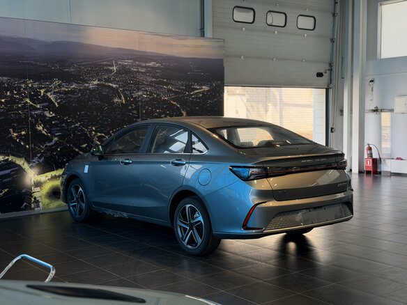 2025 BAIC U5 Plus, серый, 2300000 рублей - вид 3