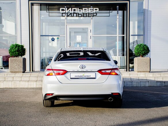 2020 Toyota Camry VIII (XV70), белый, 2399000 рублей - вид 3