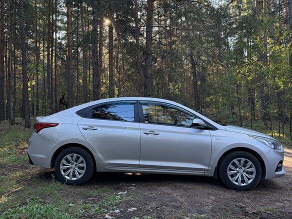 2019 Hyundai Solaris II, серебристый, 1370000 рублей - вид 4
