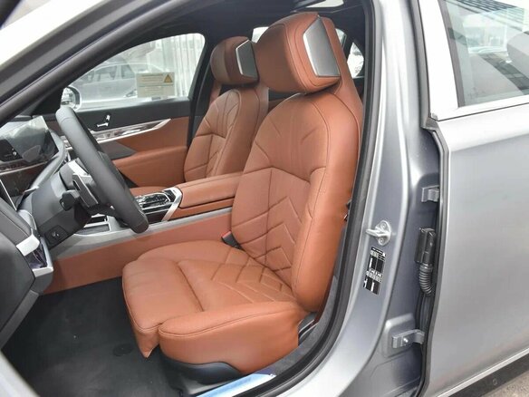 2025 BMW 7 серии 740i xDrive VII (G70), серебристый, 16780000 рублей - вид 17