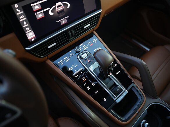 2020 Porsche Cayenne III, серый, 8690000 рублей - вид 22