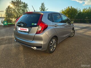 2018 Honda Fit III Рестайлинг, серебристый, 999990 рублей, вид 5