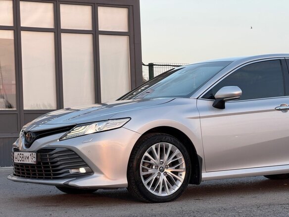2018 Toyota Camry VIII (XV70), серебристый, 2499000 рублей - вид 6