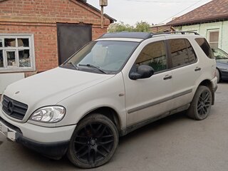 1999 Mercedes-Benz M-Класс 320 I (W163), серый, 520000 рублей, вид 1