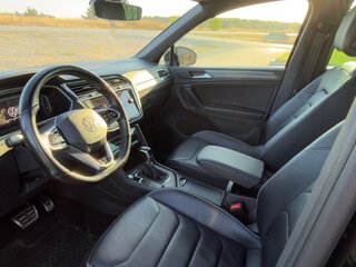2021 Volkswagen Tiguan II Рестайлинг, чёрный, 4100000 рублей, вид 5