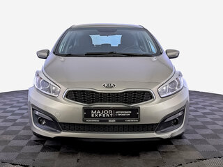 2017 Kia Ceed II Рестайлинг, серебристый, 1300000 рублей, вид 2
