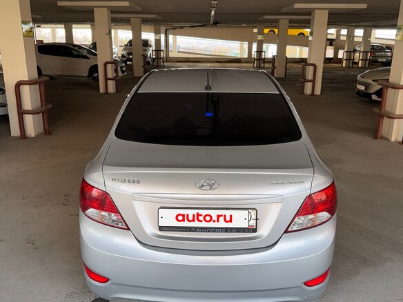 2013 Hyundai Solaris I, серебристый, 730000 рублей - вид 4