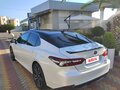 2021 Toyota Camry VIII (XV70) Рестайлинг, белый, 3050000 рублей - вид 1