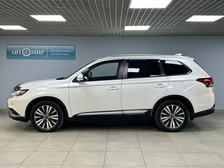 2021 Mitsubishi Outlander III Рестайлинг 3, белый, 1880000 рублей, вид 4