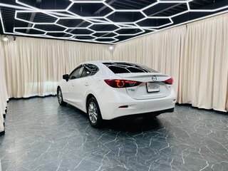 2018 Mazda Axela III Рестайлинг, белый, 1479000 рублей, вид 4