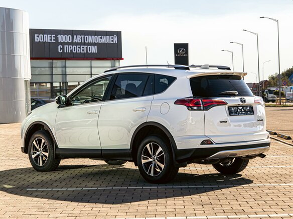 2018 Toyota RAV4 IV (XA40) Рестайлинг, белый, 1855000 рублей - вид 3