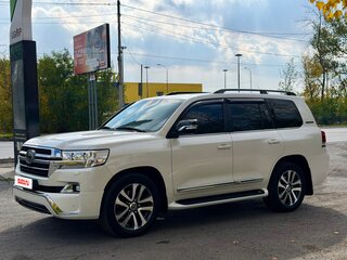 2016 Toyota Land Cruiser 200 Series Рестайлинг 2, белый, 7890000 рублей, вид 3