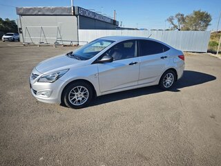 2015 Hyundai Solaris I Рестайлинг, серебристый, 950000 рублей, вид 2