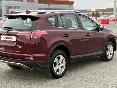 2017 Toyota RAV4 IV (XA40) Рестайлинг, красный, 2450000 рублей, вид 4