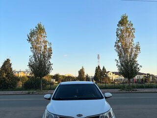 2011 Kia Rio 5-speed III, белый, 650000 рублей, вид 2