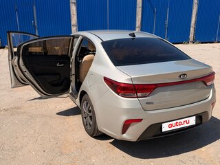 2020 Kia Rio IV, серебристый, 1540000 рублей, вид 4