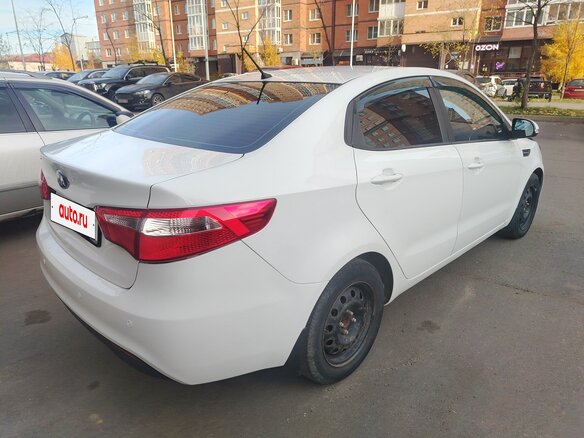 2014 Kia Rio 4-speed III, белый, 780000 рублей - вид 4