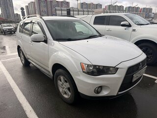 2010 Mitsubishi Outlander II Рестайлинг, белый, 850000 рублей, вид 2
