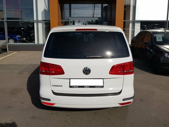 2011 Volkswagen Touran I Рестайлинг 2, белый, 910000 рублей - вид 5
