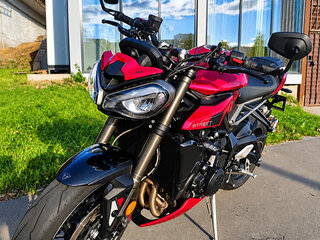 2023 Triumph Street Triple, красный, 1180000 рублей, вид 4