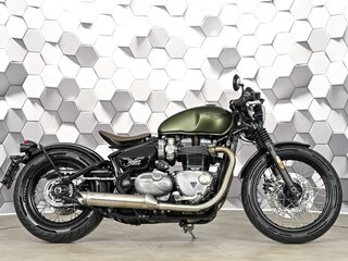 2019 Triumph Bonneville Bobber, зелёный, 1085000 рублей, вид 3