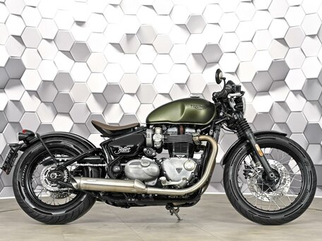 2019 Triumph Bonneville Bobber, зелёный, 1085000 рублей, вид 3