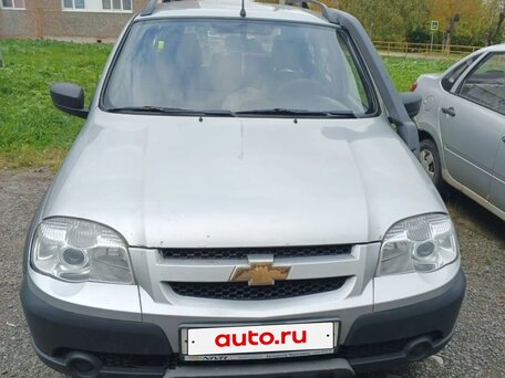 2015 Chevrolet Niva I Рестайлинг, серебристый, 525000 рублей, вид 1