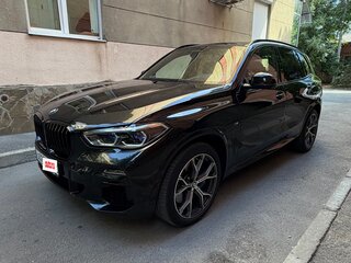 2020 BMW X5 40d IV (G05/G18), чёрный, 7900000 рублей, вид 3