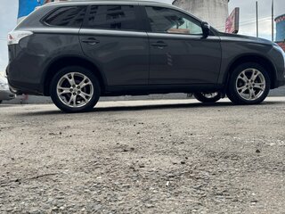 2014 Mitsubishi Outlander III Рестайлинг, серый, 1350000 рублей, вид 2