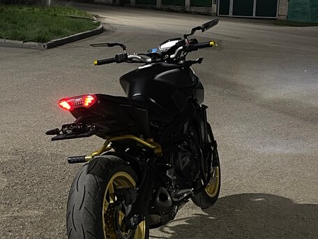 2016 Yamaha MT-09 (FZ-09), чёрный, 700000 рублей, вид 4
