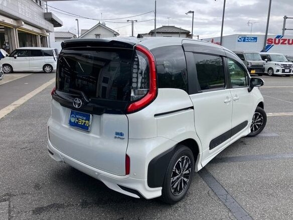 2023 Toyota Sienta III, белый, 1290000 рублей - вид 7