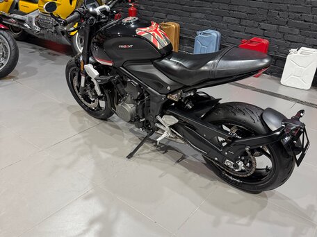 2021 Triumph Trident 660, чёрный, 785000 рублей, вид 2